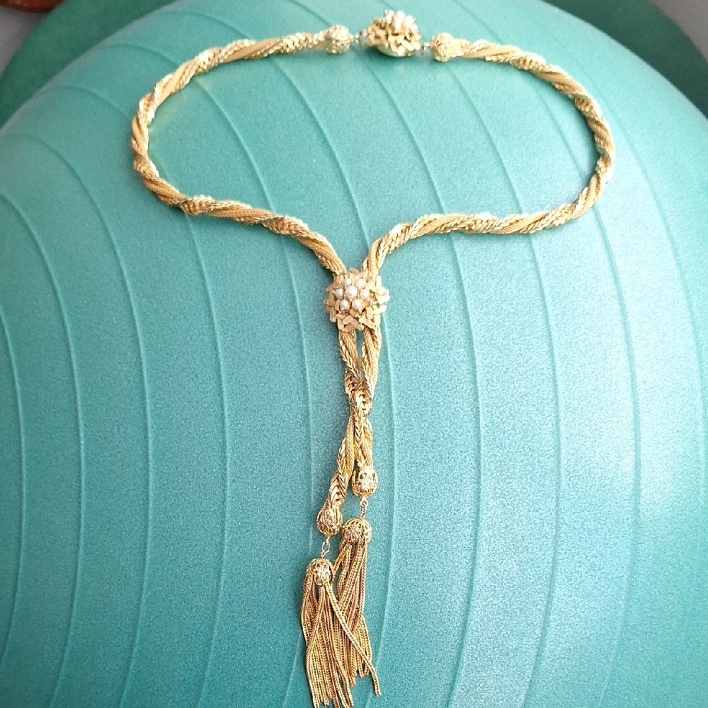Elegant Gold Tone Necklace with Faux Pearl Accents